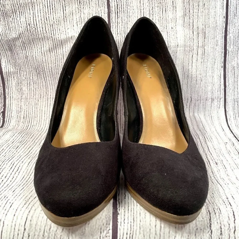 BLACK SUEDE FIONI PUMP SIZE 6.5 w 4” STACKED HEEL